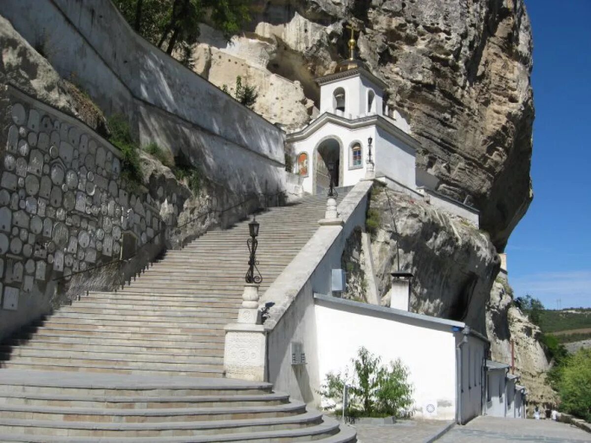 свято-успенский мужской пещерный монастырь, бахчисарай. сятоупенский пещерный монастырь. свято успенский бахчисарайский монастырь крым. бахчисарайский свято-успенский монастырь. пещерный храм бахчисарай.