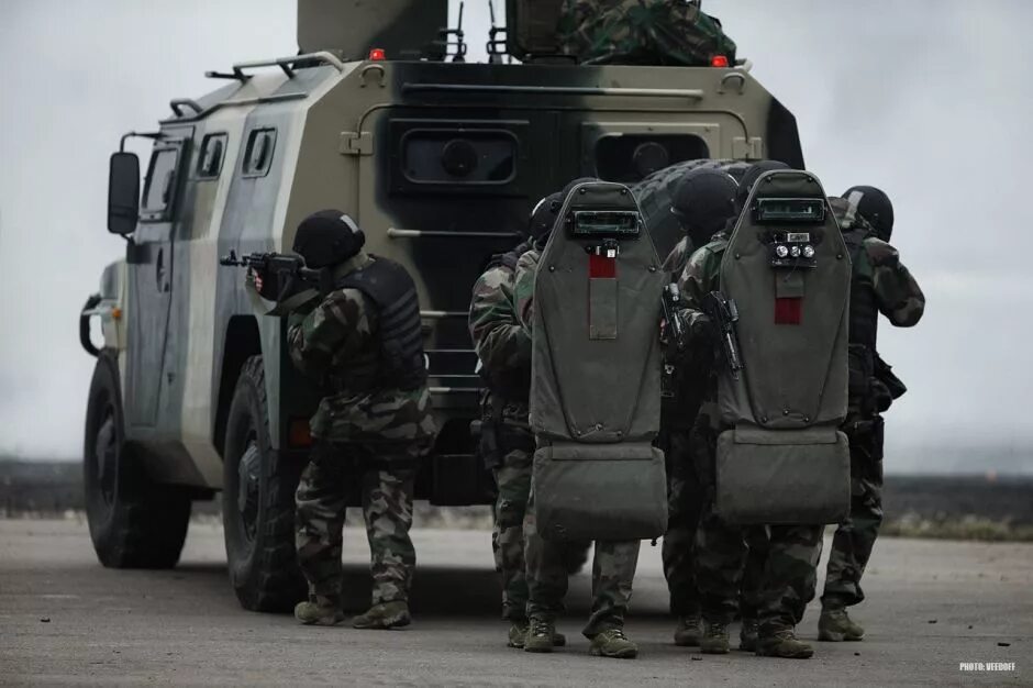 Комбат набирает детей для спецгруппы. Сухопутные войска разведка. Гром казань спецназ. Комбат набирает детей для спецгруппы. Группа альфа кгб ссср.