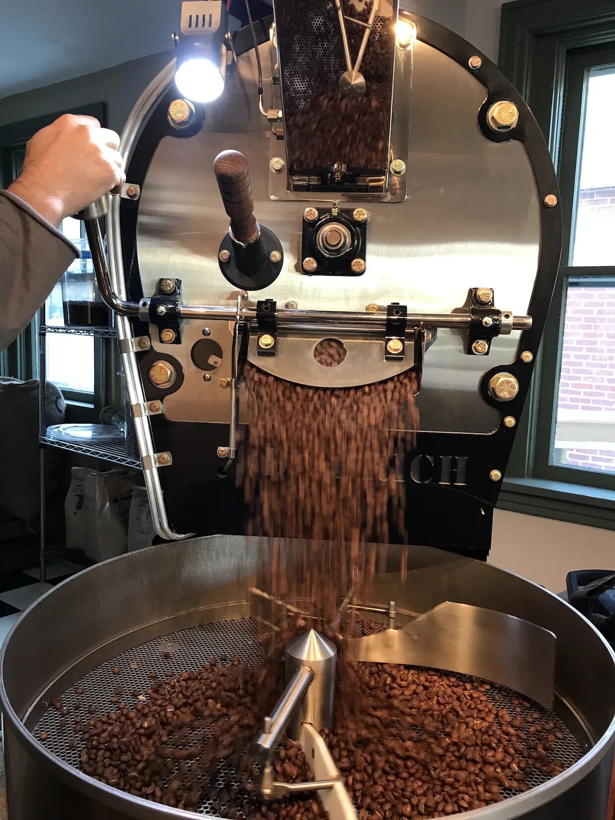 Ростер для обжарки кофе. Coffee roasters. Coffee roasters. Coffee roasters. @charlie_roasters кофе.