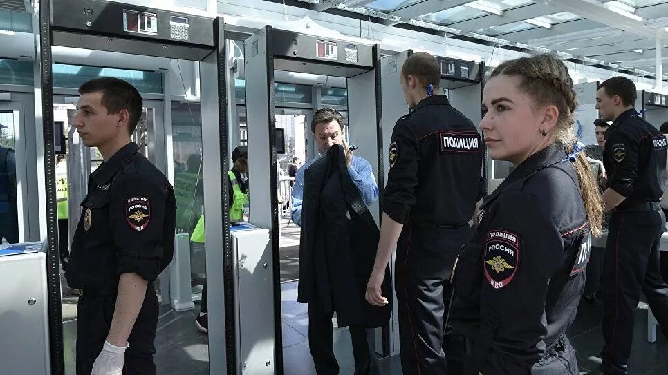 Без наличия специальных