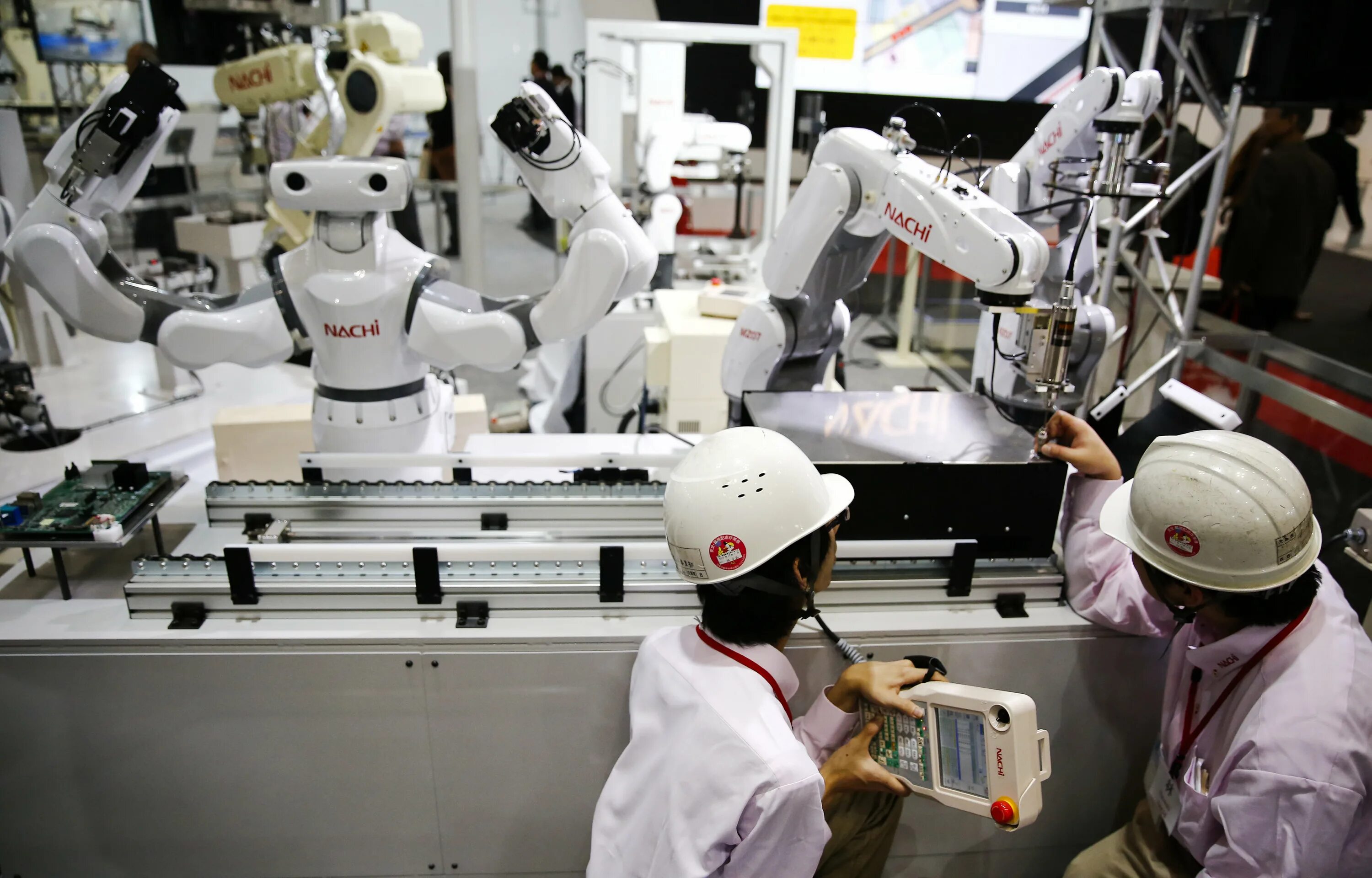 Производство без человека. Роботы в промышленности. Робот рабочий. Искусственный интеллект в промышленности. Роботизированные заводы в Японии.