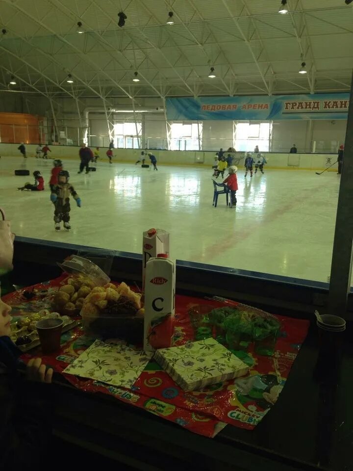 Каток гранд каньон. Ice rink новоселье. Крытый каток гранд каньон. Крытый каток гранд каньон фото. Гранд айс каток.