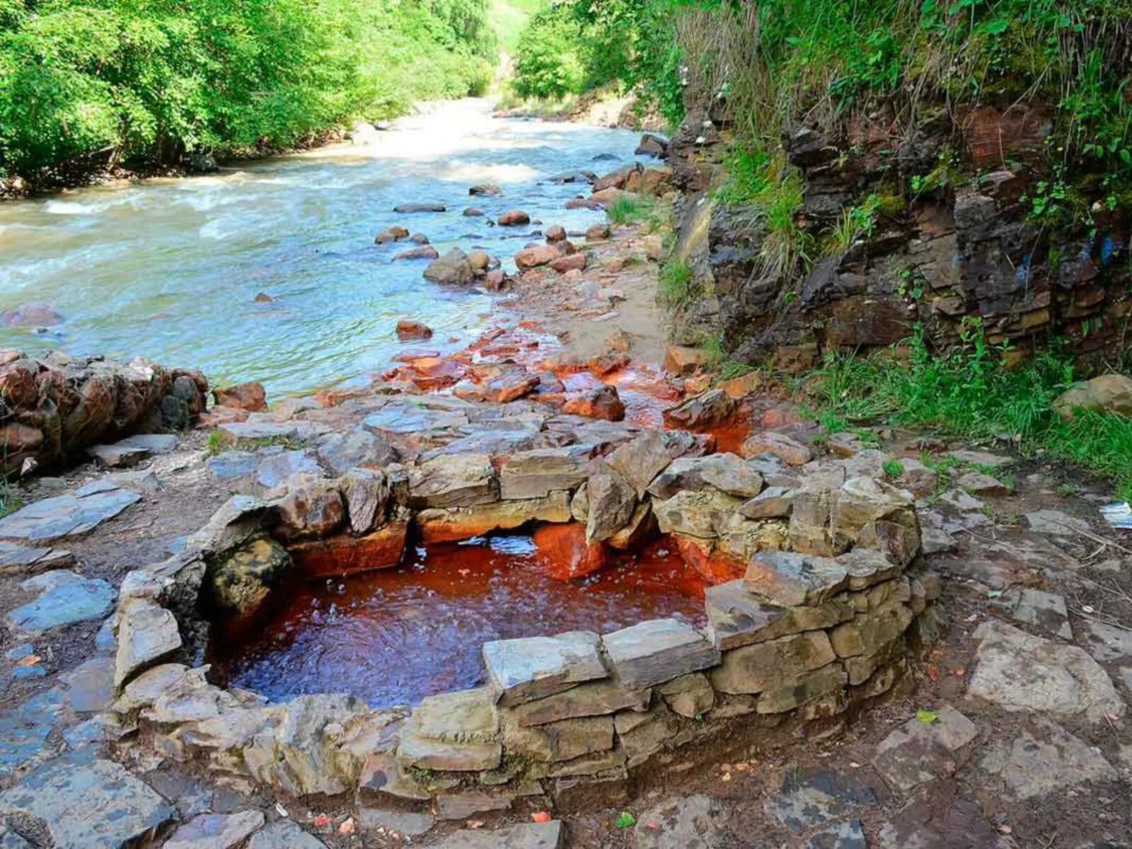 Источники минеральной воды нарзан. Парк Долина Нарзанов. Долина Нарзанов Джилы Су. Поляна Нарзанов Джилы Су. Долина Нарзанов Кабардино-Балкария источники.