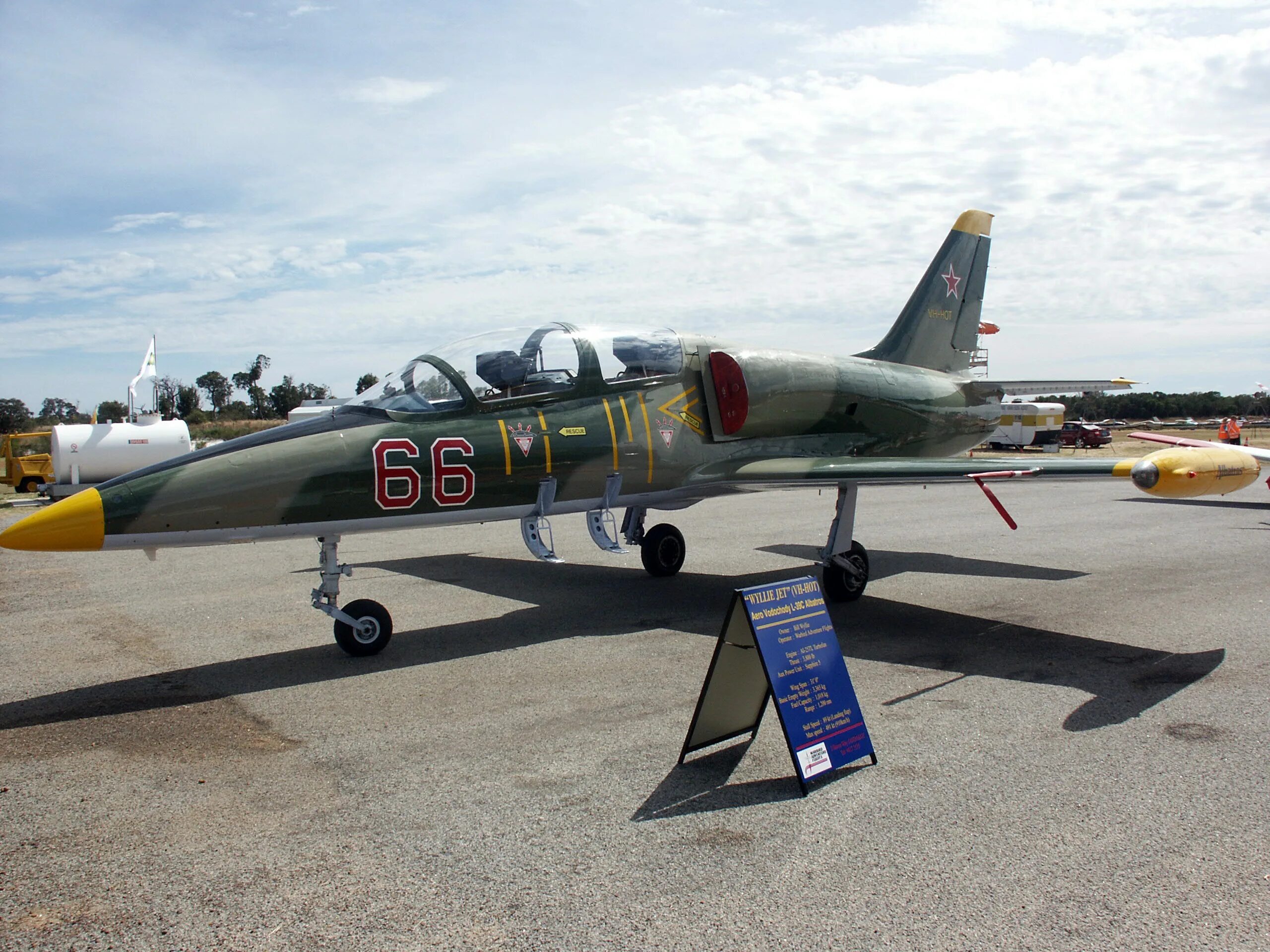 Aero l-39 Albatros. Л-39 Альбатрос Таджикистан. Учебный самолет л-39. Aero l-39c Albatros.