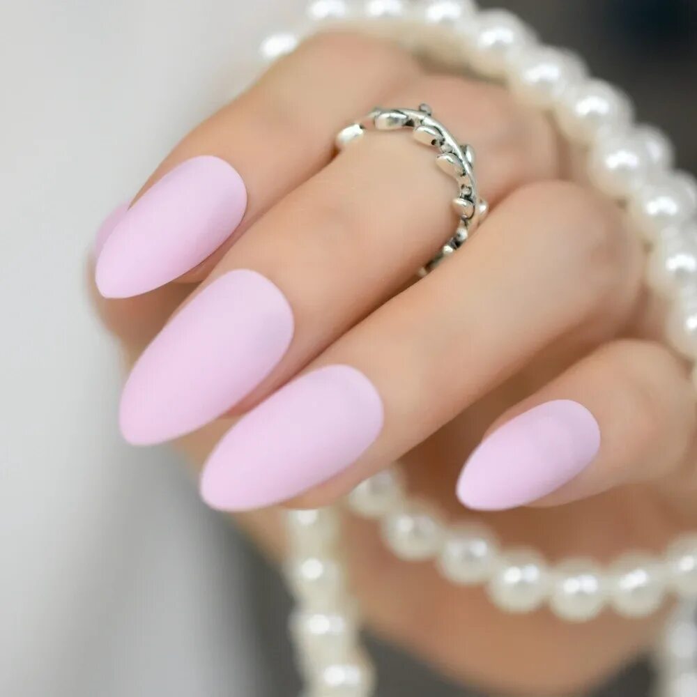 Миндаль мягкий. Розовые ногти. Маникюр нутовый розовый. Розовые матовые ногти. Розовые овальные ногти.