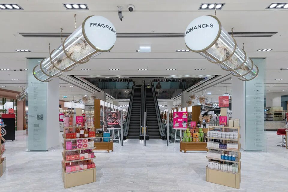 Цветовая палитра. Часы с цветными цифрами. Цветной бульвар универмаг цветной. Цветной время работы. Часы настенные радужные.