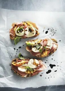 Брускетты с хамоном