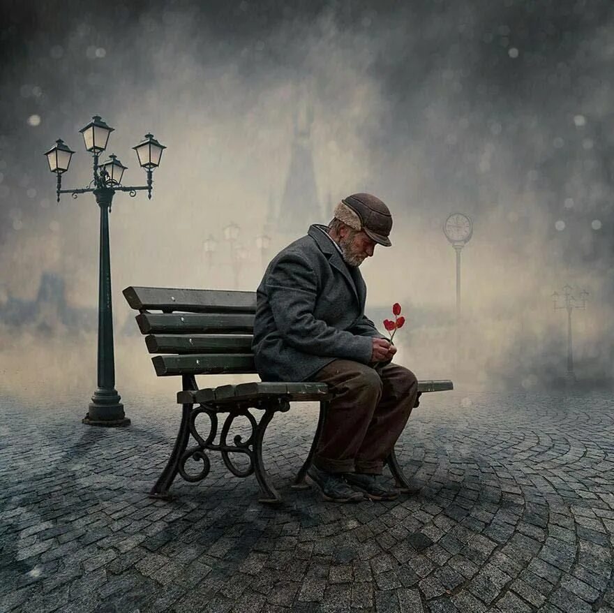 Находится в размышление. Одинокий человек на скамейке. Одинокий человек. Это одиночество. Одиночество Стариков.