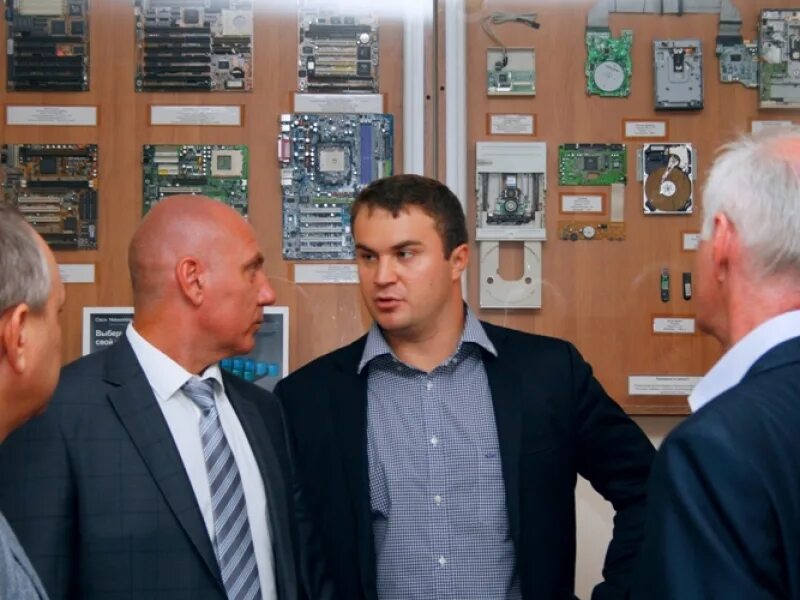 Ставропольского регионального колледжа вычислительной техники. Хаценко виталий павлович. ставрополь завод электроавтоматика директор. ставрополь колледж вычислительной техники. срквтиэ ставрополь.