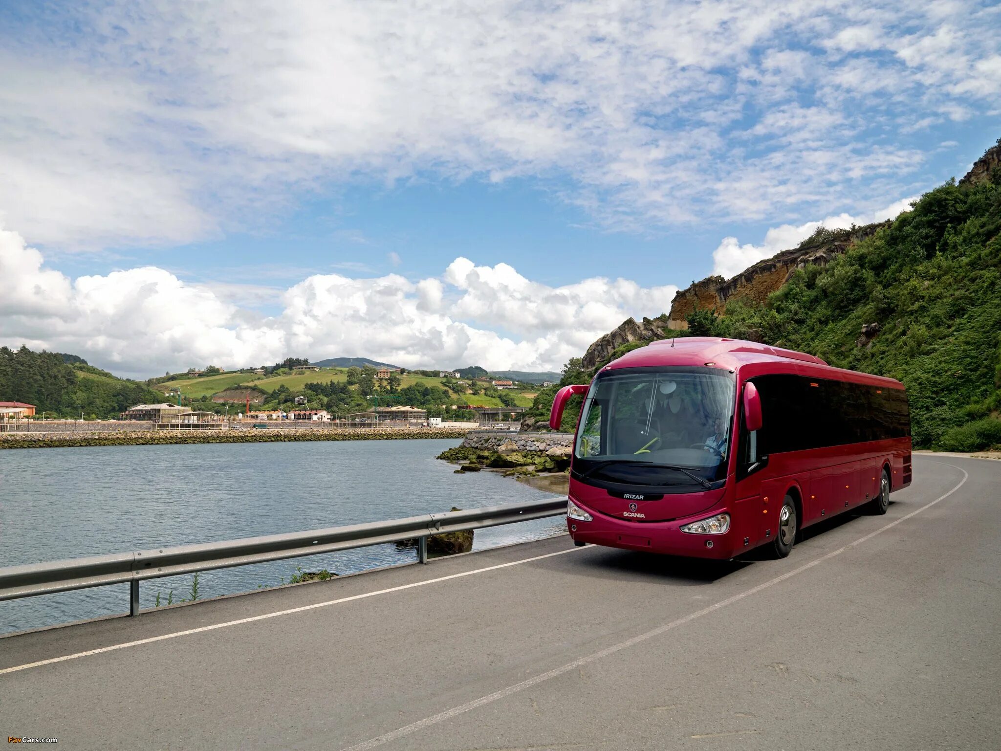 Irizar i4. Irizar i4 автобус. Автобус на море. Красивый автобус.