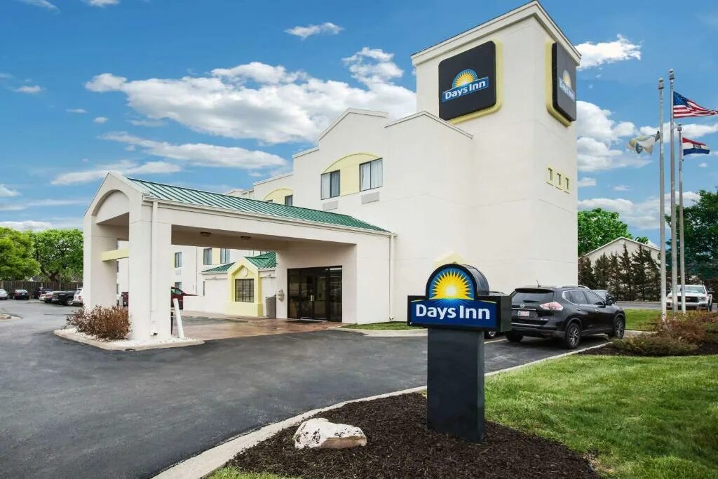 Прокат сша. Хит-спрингс сша. blue spring. в блу белл сша. days inn by wyndham black and white logo.