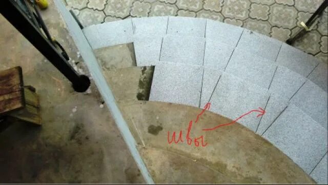 Мощение гранитной брусчаткой. Положить старую плитку полу. Выложить плитку полукругом. Положить старую плитку полу. Круглая площадка из брусчатки.