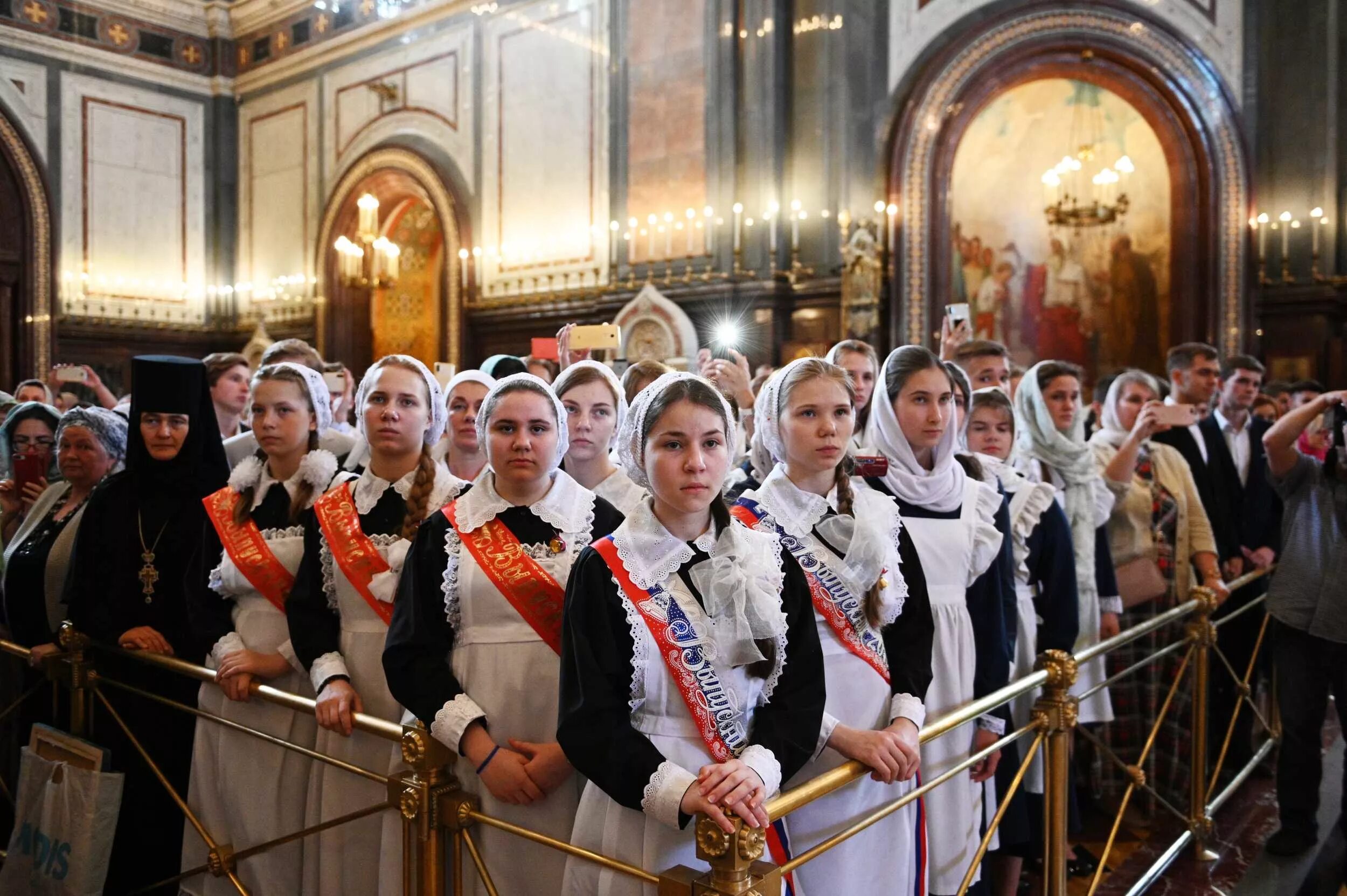 Московский православный сайт. Патриарший хор храма Христа Спасителя. Православная школа. Христианская школа. Религиозные школы в Москве.