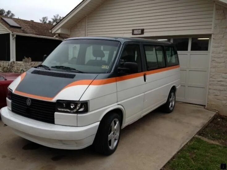 Цвета т4. Volkswagen transporter t4 двухцветный. volkswagen transporter t4 белый. фольксваген t4 транспортер белый. фольксваген транспортёр т4 два цвета.