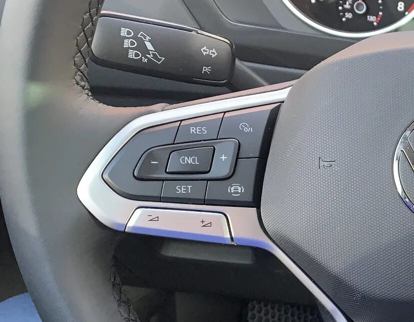 Круиз контроль тигуан 2. Volkswagen tiguan круиз контроль. кнопка круиз контроля тигуан. адаптивный круиз-контроль тигуан. тигуан 2 адаптивный круиз контроль.