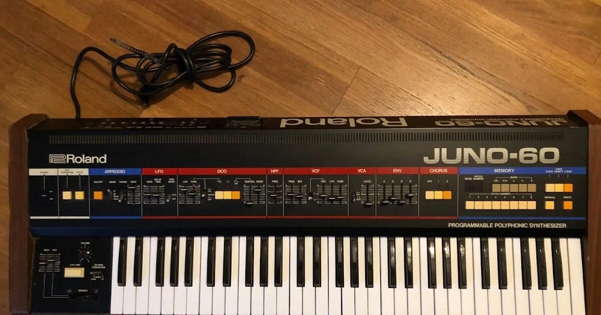 Roland juno 60 vst. Роланд джуно. Роланд джуно. Roland juno 106. Синтезатор роланд 90 годов.