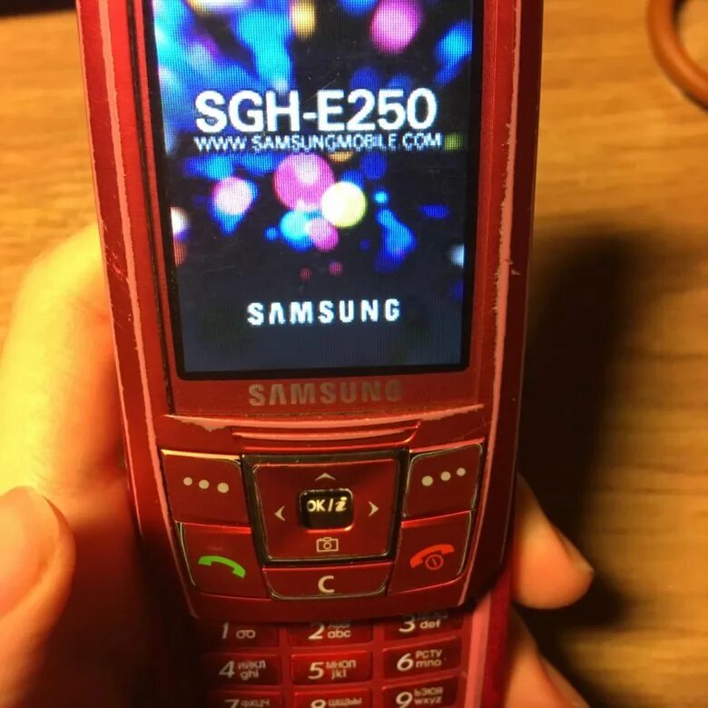 Samsung SGH-e250. Samsung SGH-e250 Red. Самсунг е250 красный.