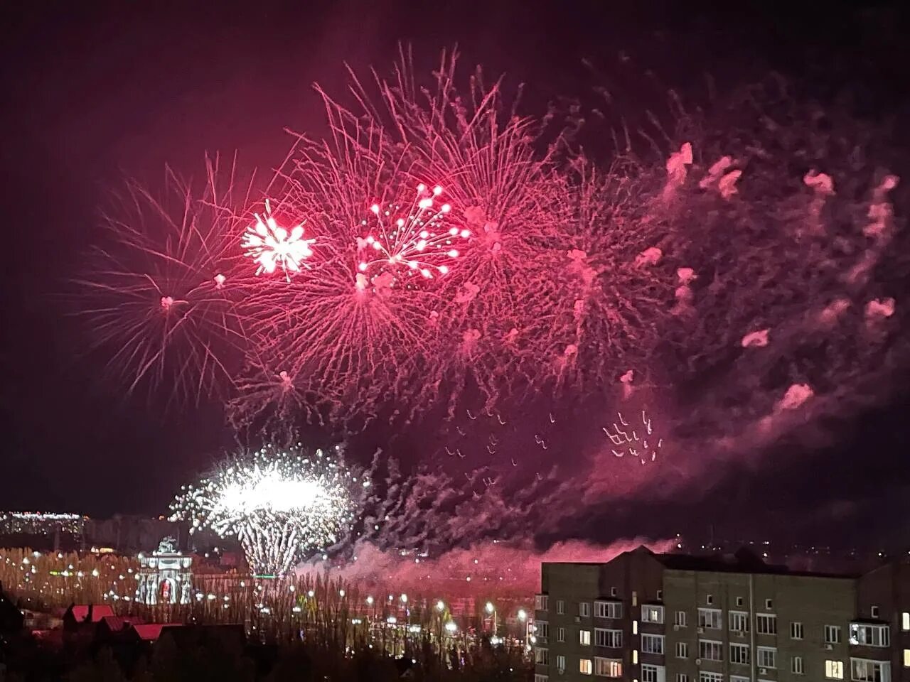 День города Курск. С днем города. Салют на красной площади Курск. Куряне день города.