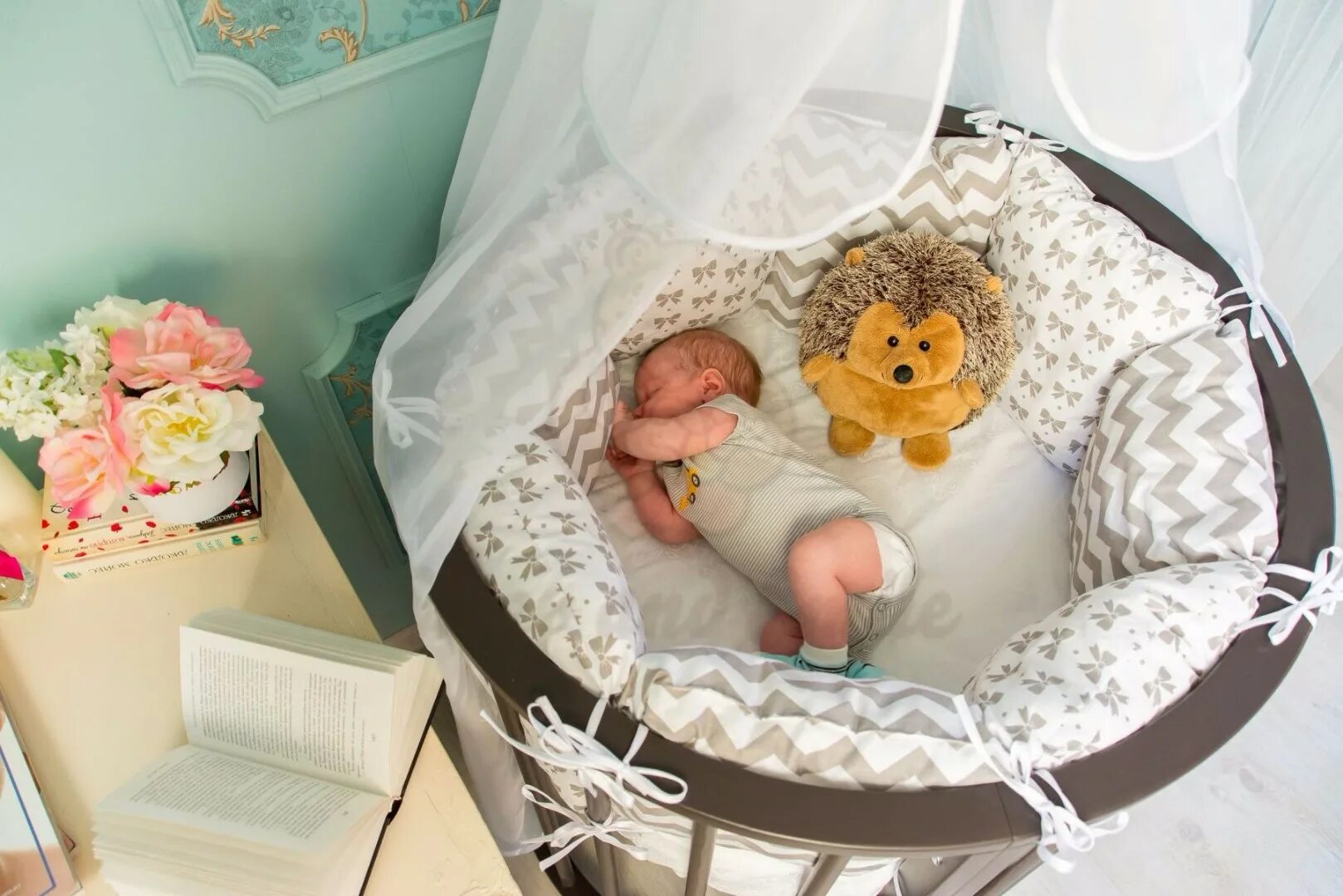 что нужно в детскую кроватку. бортики для люльки кроватки. что нужно в детскую кроватку. защита на детскую кроватку. высота бортика детской кроватки.