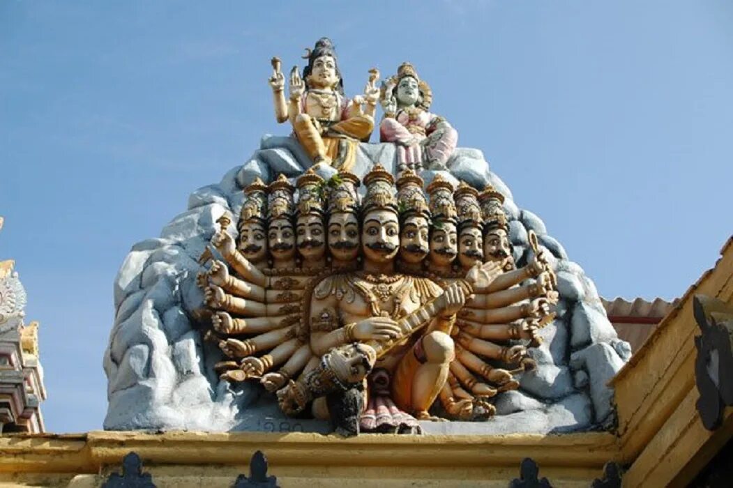 Шри равана. Шри Ланка Равана демон. Равана храм. Шри Ланка дворец Раваны. Храм Равана Шри-Ланка.
