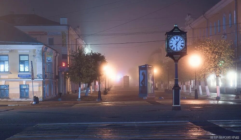 Который час в твери. Тверь улица Трехсвятская Радищева. Бульвар Радищева Тверь. Тверь часы на Радищева. Часы на Трехсвятской Тверь.