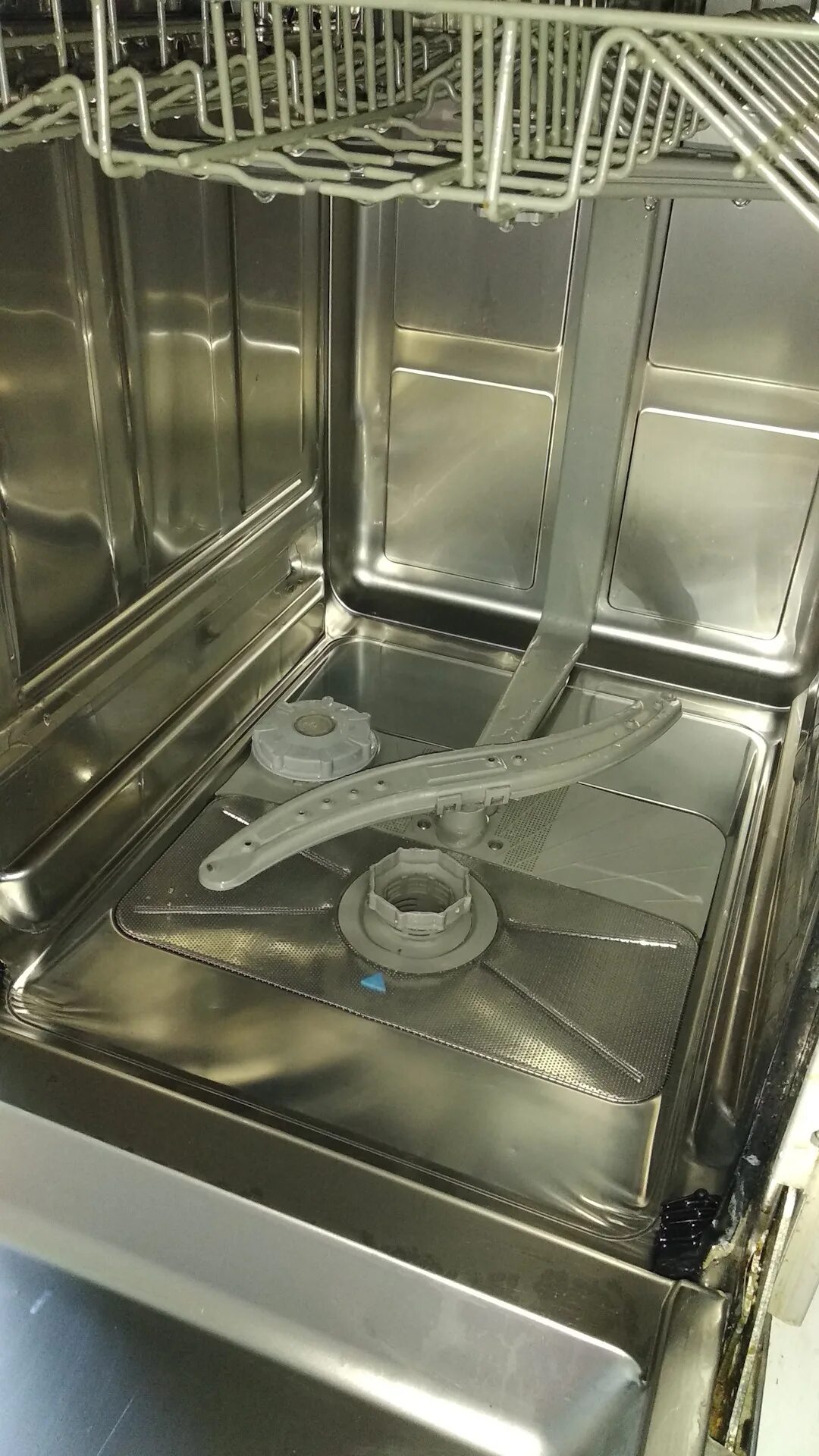 Бош спс25фв13р посудомоечная. Посудомоечная машина бош внутри. Посудомойка Кенвуд 611. Bosch белая резинка в посудомойке.
