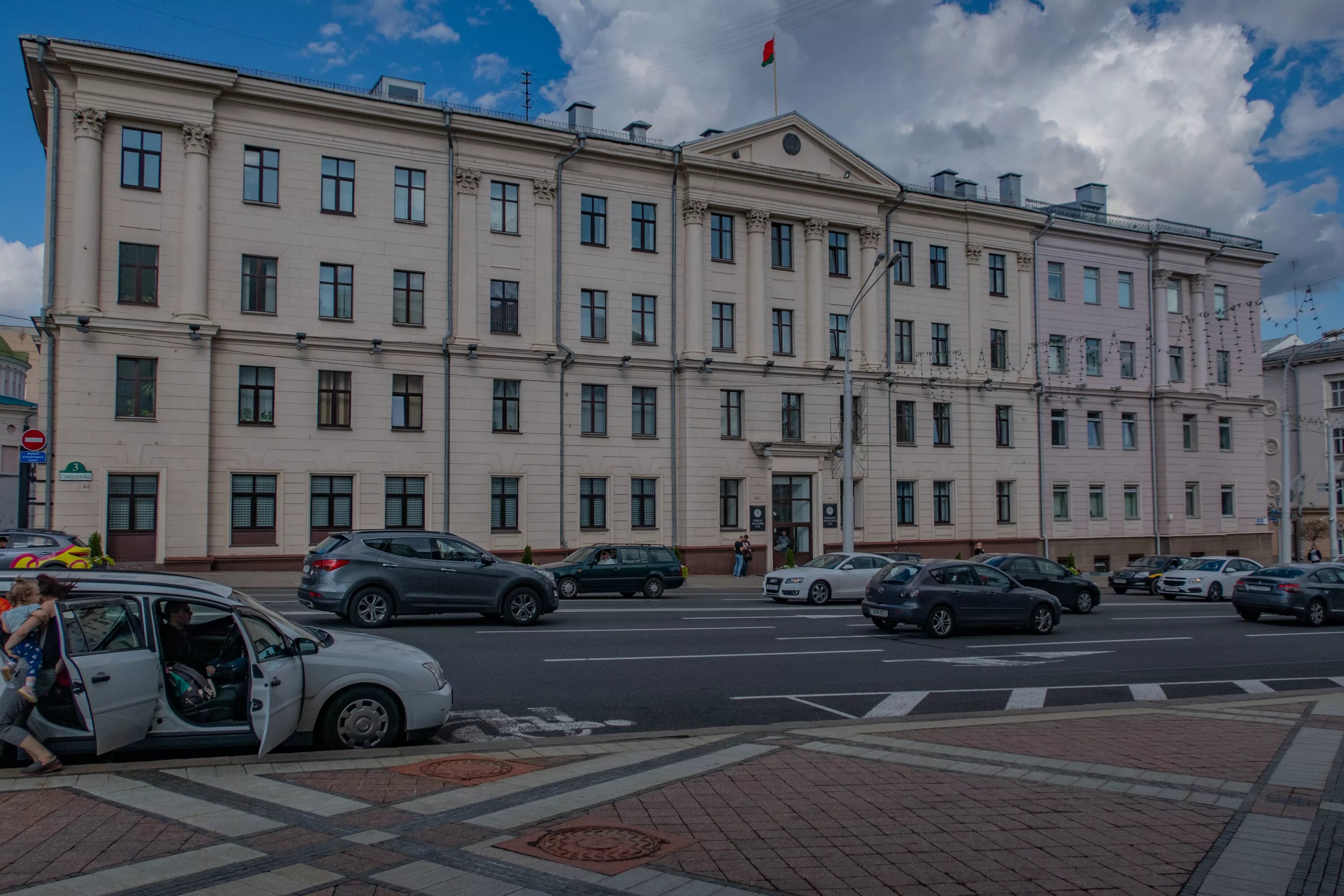 Институт бизнеса бгу минск. Жиновича 7 на карте минска. Минск улица свердлова 22. Республиканская научно-техническая библиотека беларуси. Жиновича торговые центры минска.