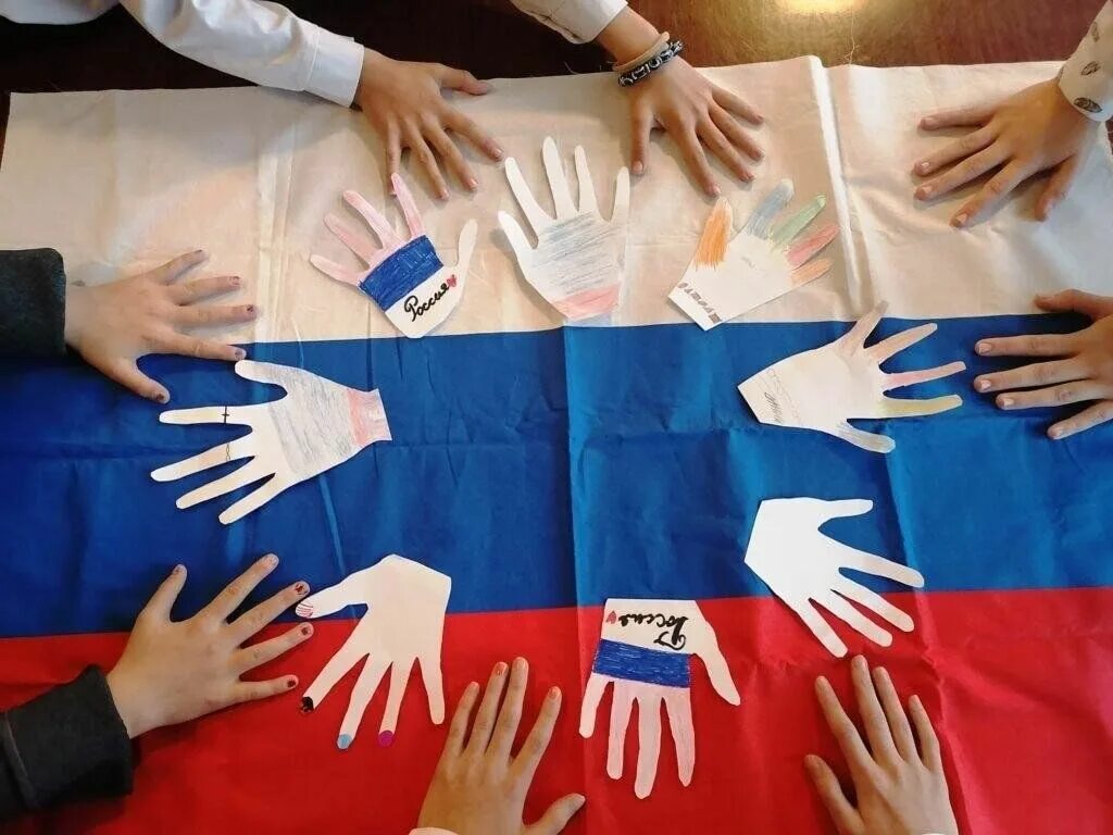 Всероссийская акция единство в наших руках. Наша жизнь в наших руках акция. Всероссийская акция единство в наших руках. В единстве наша сила рисунки. Акция единство в наших сердцах.