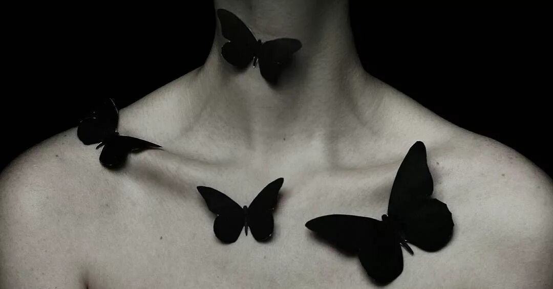 Черные бабочки 1. Бабочка черная. Бабочки Эстетика. Тёмная Эстетика с бабочками. Мрачные бабочки.