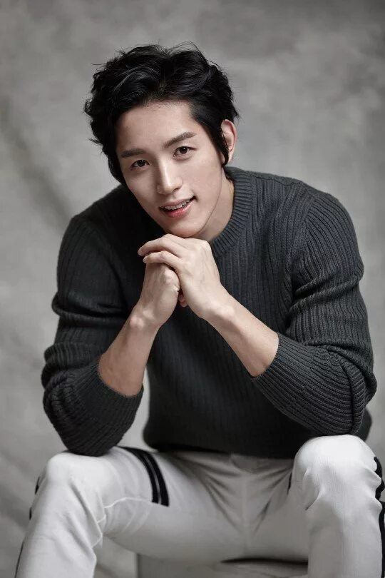 Актёр чан ми кван. Бон актер. Ок тэк ён 2pm. Бон актер. Вон бин.