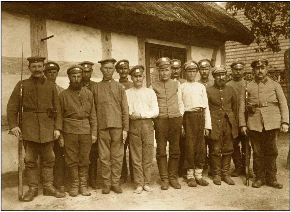 Плен в первую мировую. Пленные австрийцы 1916 год. русские военнопленные в болгарии 1916.