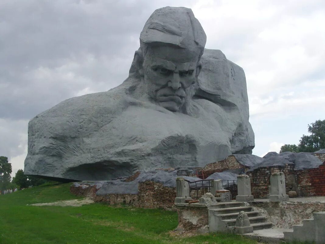 памятник монумент мужества в ташкенте. памятник мужества. мемориальный комплекс мужество ташкент 1966. памятник мужества. памятник мужества в ташкенте.