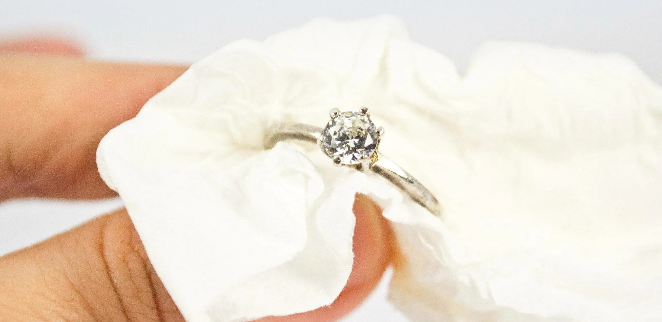 Золото и бриллианты. Полировка кольца в домашних условиях. Как почистить бриллианты в домашних условиях. Чистка золотых украшений. Чистка ювелирных украшений.