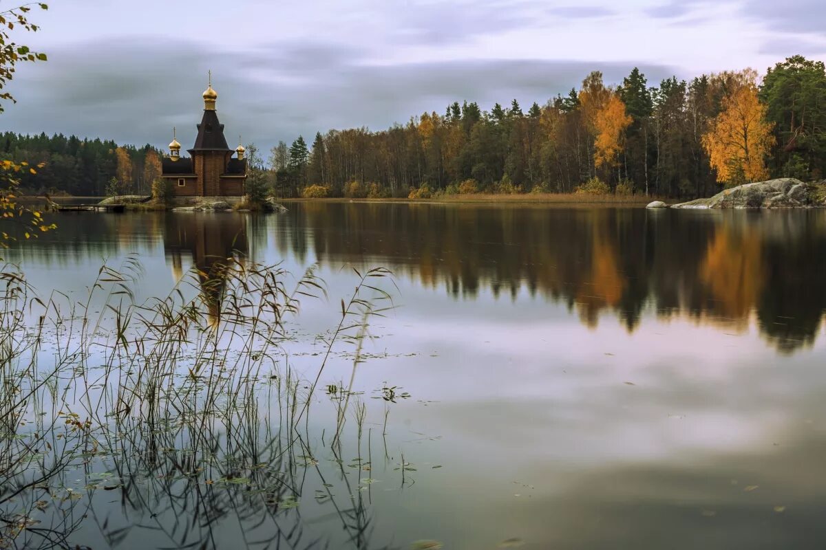 Карелия храм Андрея Первозванного. Храм на Вуоксе. Церковь Андрея Первозванного на Вуоксе. Церковь в Вуоксе Ленинградской. В старой церквушке у озера