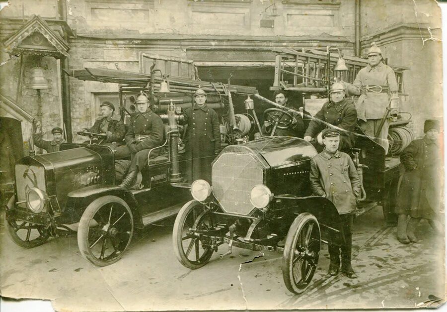 Первая пожарная команда. Пожарная команда 1899. 1889 Год пожарные команды в Варшаве. Пожарная команда Махаон.