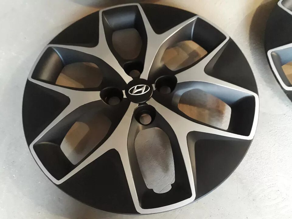 Колпаки 15 радиус солярис. Колпаки на хендай солярис r15. колпаки hyundai solaris r16. колпаки на hyundai solaris 2014 r16. колпаки на hyundai solaris r15.