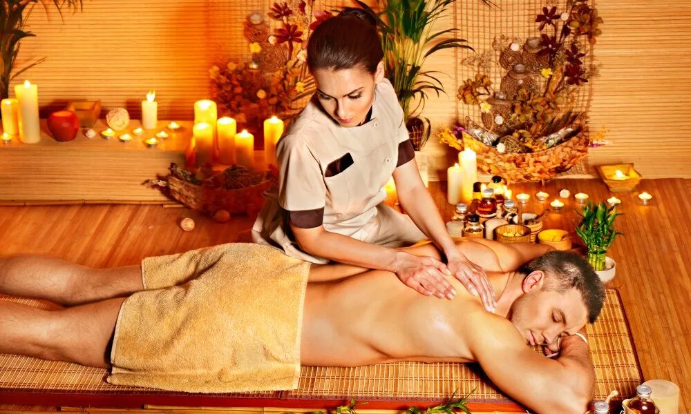 Massage c. Мужик в спа салоне. Массаж мужчине. Тайский массаж для мужчин. Массажный спа салон для мужчин.