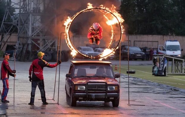 Шоу каскадеров новокузнецк. Шоу каскадеров 2022 челябинск. Российский театр каскадер. Театр каскадер. Театр каскадер.