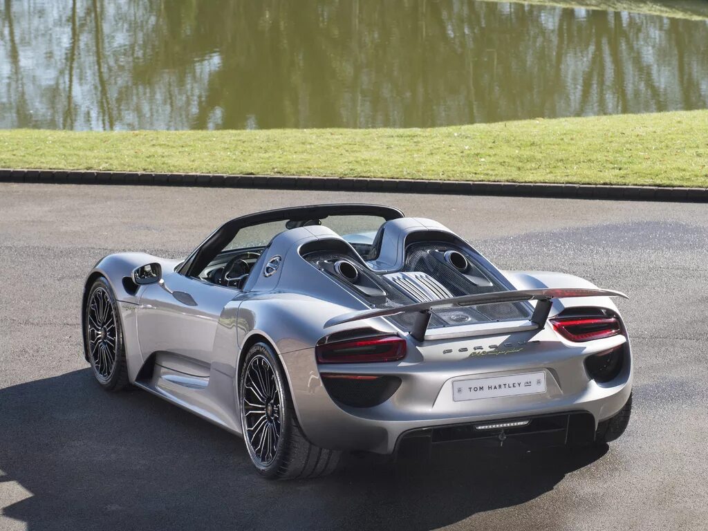 Porsche 918 цены. Porsche 918pyder. Порше 918. Porshe 918 Spyder. Порншь 918 2000.