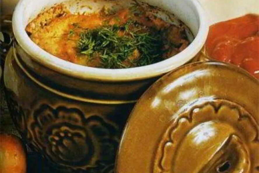 Потрошки в горшочках в духовке. Потрошки в горшочке. Гречневая каша в горшке. Суп с куриными потрошками в горшочках. Жаркое в горшочках с мясом.