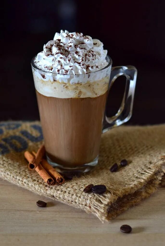 Как называется кофе со сливками. Кофейные напитки названия и описание. Кофе со взбитыми сливками. Как называется кофе со сливками. Кофе-глясе кофейные напитки.