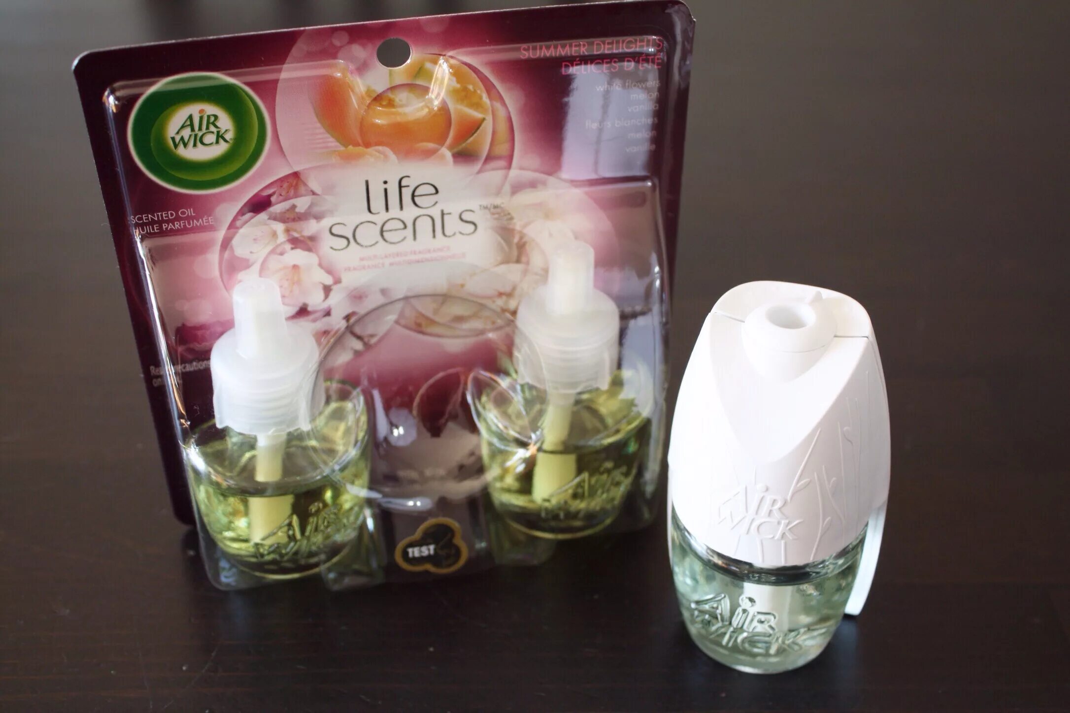 Диффузор аир вик. Air wick диффузор. air wick 220v. диффузор air wick в розетку. air wick аромамасла диффузор.