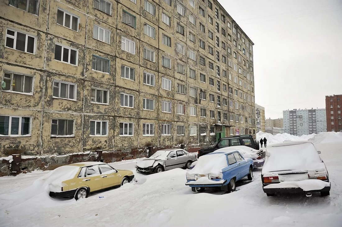 Двор в норильске улица федоровского. Город норильск улица михайличенко дом 6. Михайличенко норильск. Норильск дворы. Талнах дворы.