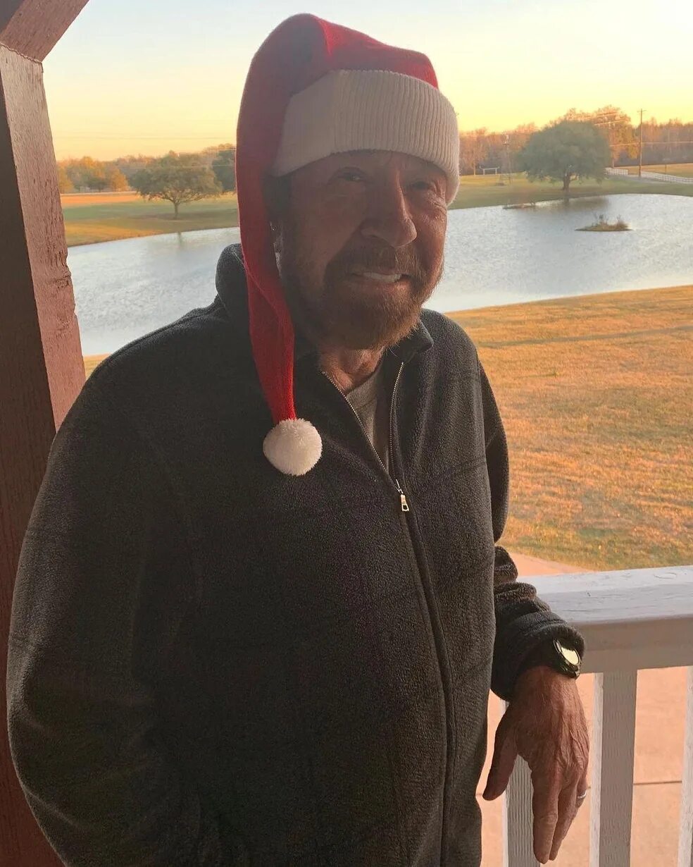 Чак норрис поздравляет. Самые смешные картинки людей. Чак норис дед мороз. Чак норис дед мороз. Чак норрис.