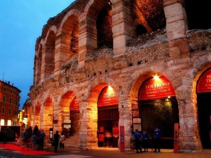 Гави италия город. La verona. Verona d. Рестораны москвы лого. La verona.