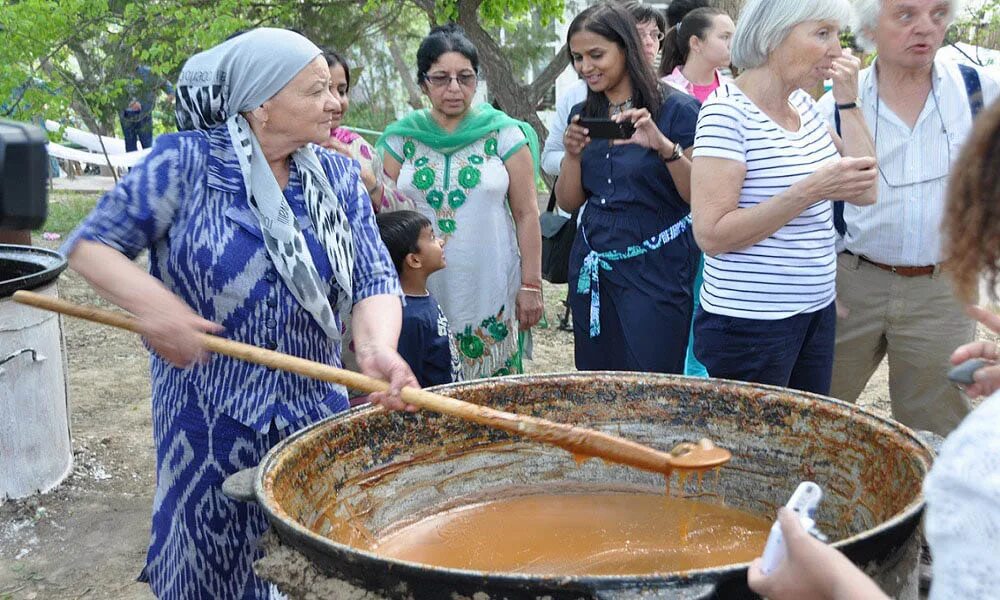 Сумалак что это такое. Сумаляк сайли. Навруз сумаляк. Праздник Навруз сумаляк. .Сумаляк сумаляк.