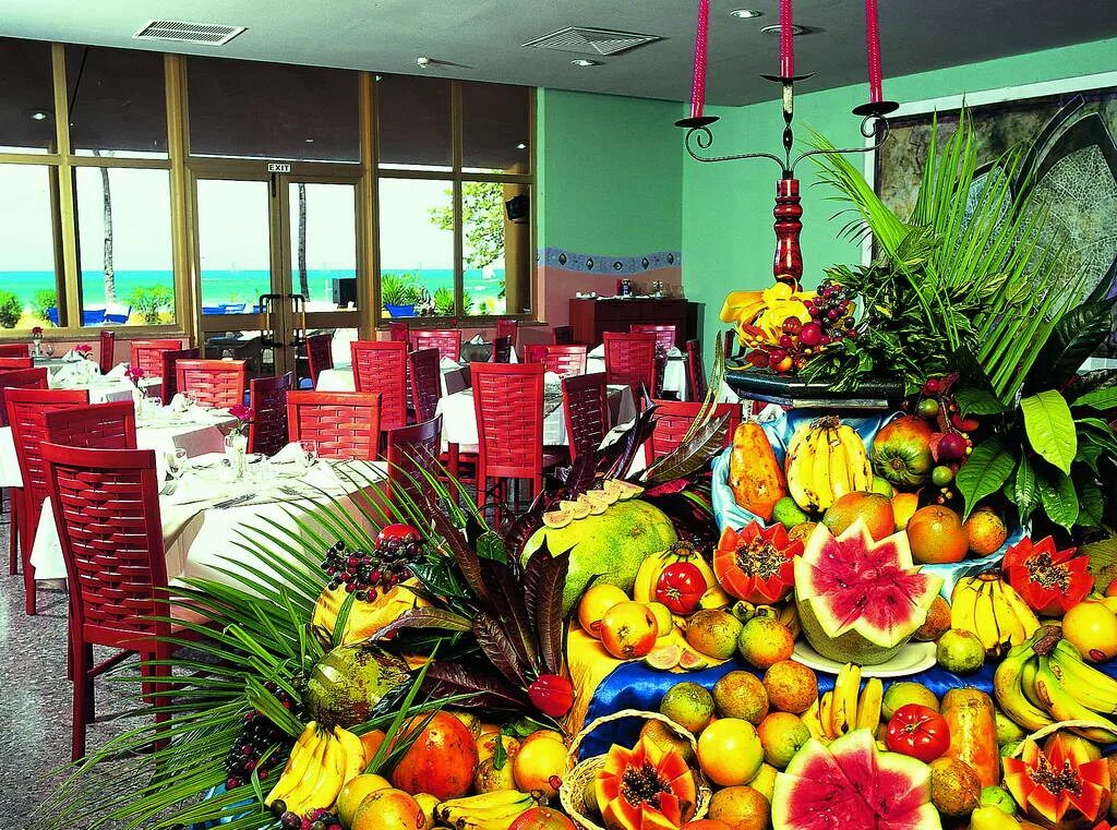 Plaza america варадеро. Варадеро магазины. Куба отель memories varadero beach. Варадеро магазины. Варадеро магазины.