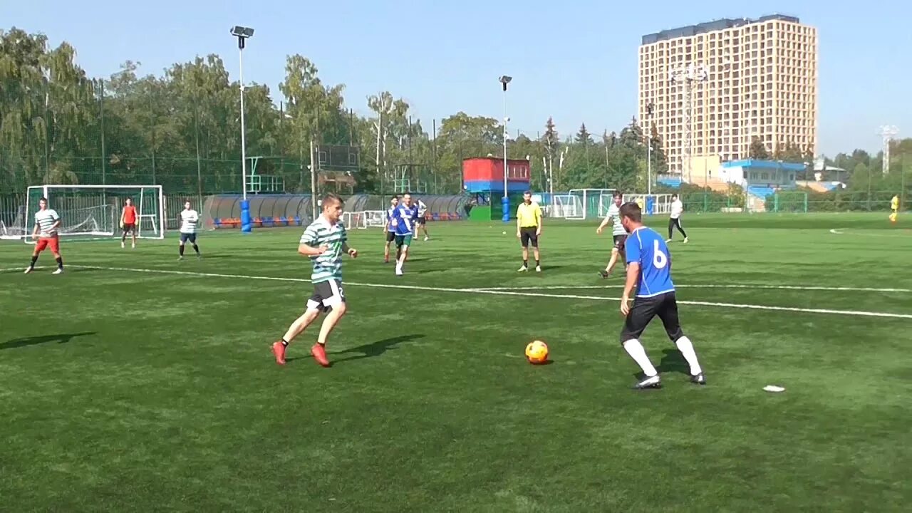 Футбол в 59 школе города липецка. Товарищеский матч по футболу в школе. Директор 30 школы химки. Тамбасова стадион. Тамбасова стадион.