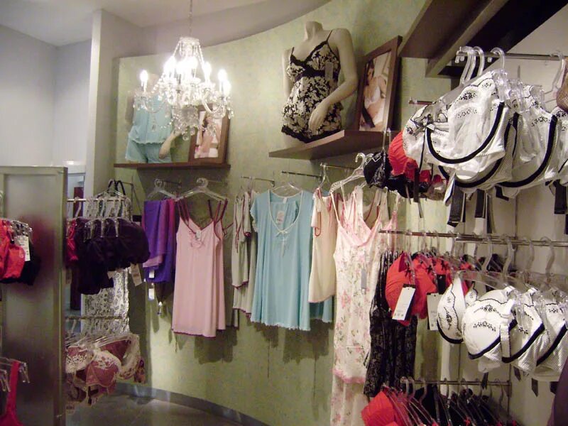 Иваново магазин интимиссими. Уютный магазин нижнего белья. Нижнее белье в магазине фамилия. Магазины нижнего белья великие луки. Сеть магазинов нижнего белья.