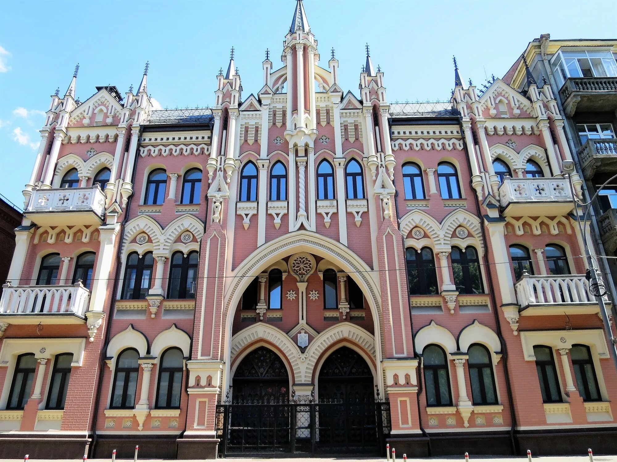 Дом с химерами киев. Москоу сити башня эволюция. Бывшее здание как называется. Башня «федерация» ммдц «москва-сити», г. Н.